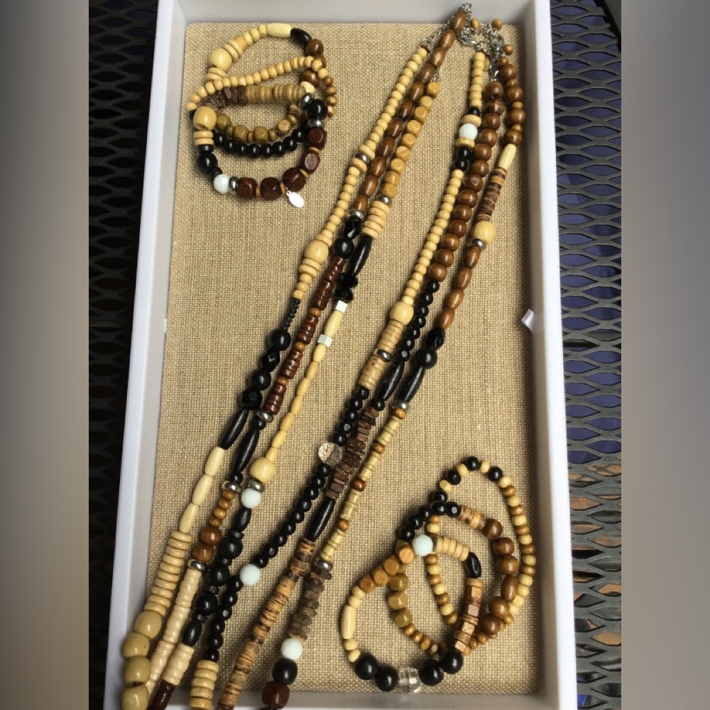 Cookie Lee Wood Necklaces & Bracelets Set. - Picture 7 of 11